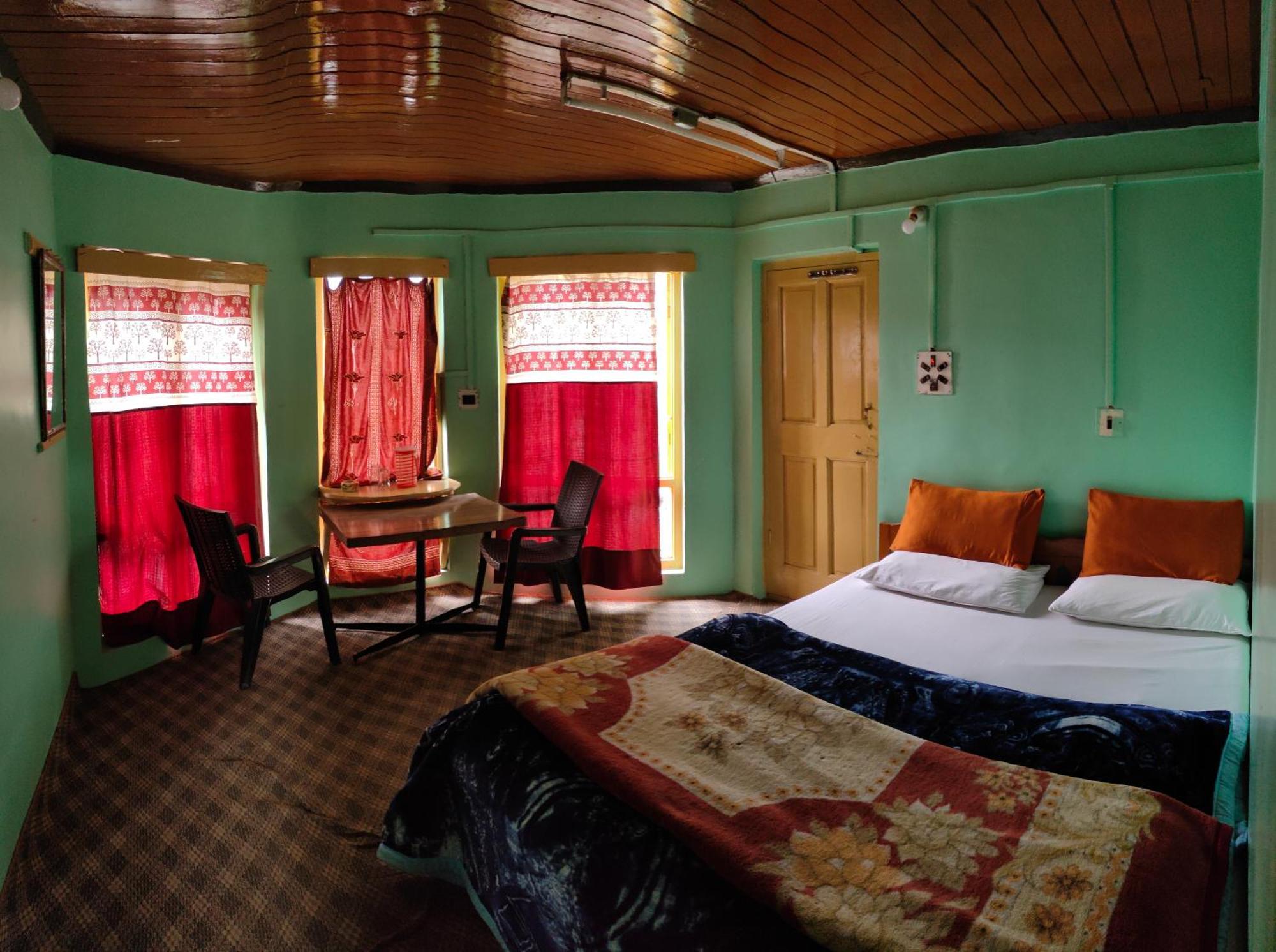 New Relax Inn, Pahalgam, 2 Km From Lidder Valley Экстерьер фото