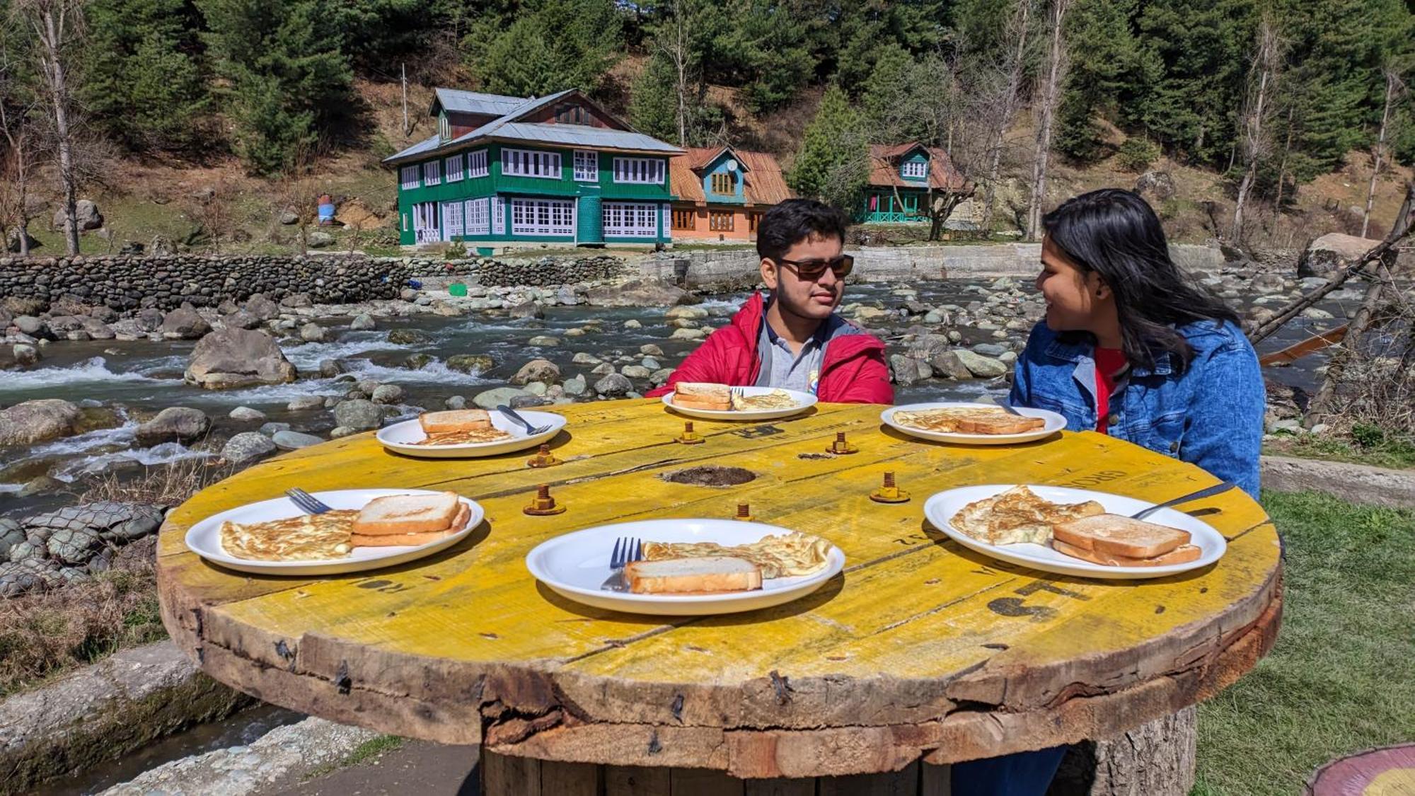 New Relax Inn, Pahalgam, 2 Km From Lidder Valley Экстерьер фото