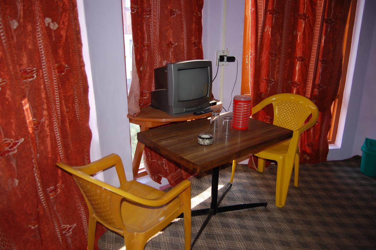 New Relax Inn, Pahalgam, 2 Km From Lidder Valley Экстерьер фото