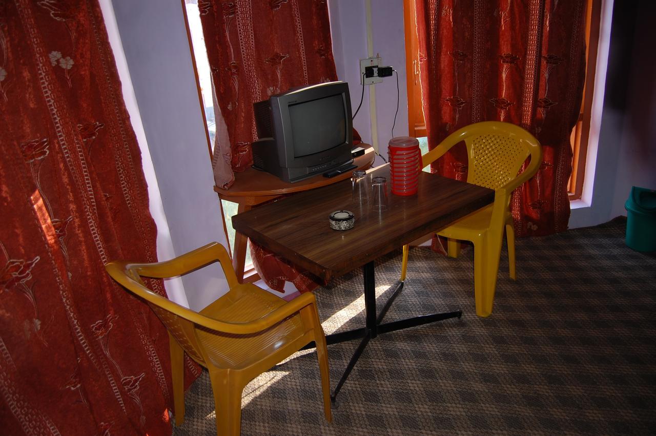 New Relax Inn, Pahalgam, 2 Km From Lidder Valley Экстерьер фото